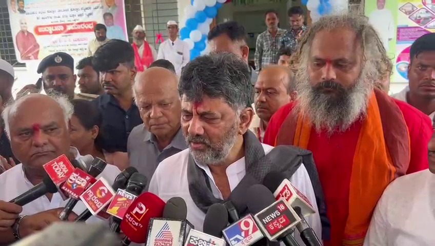 DKS vs HDK: ‘ಎಚ್ಡಿ ಕುಮಾರಸ್ವಾಮಿಗೆ ಮೆಂಟ್ಲು, ಹೆಚ್ಚು ಕಮ್ಮಿ ಆಗಿರಬೇಕು’ – ಡಿಕೆಶಿ DKS vs HDK