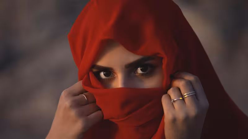 ಸುಂದರಿಯಿಂದ ಇರಾನ್ ಸ್ಮಶಾನ..! ಮೊಸಾದ್ ಕ್ಯೂಟ್ ಲೇಡಿಯ ಥ್ರಿಲ್ಲಿಂಗ್ ಸ್ಟೋರಿ..!