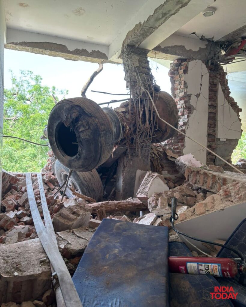 ಪತನಗೊಂಡ ಏರ್ ಇಂಡಿಯಾ ವಿಮಾನದ ಬ್ಲ್ಯಾಕ್ ಬಾಕ್ಸ್ ಪತ್ತೆ!