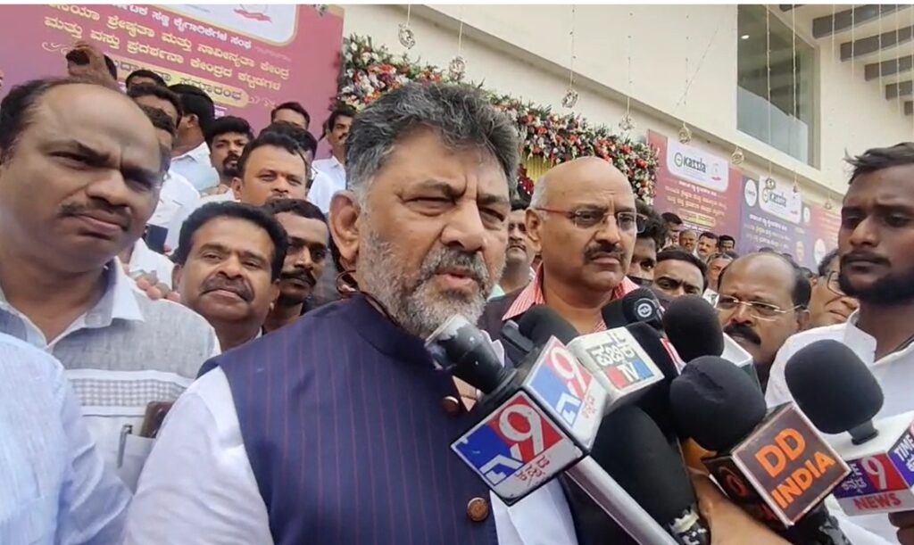 Cauvery Aarti : ಕೈ ಮುಗಿಯೋಕೆ, ದೇವರ ಕೇಳೋಕೆ ಯಾರನ್ನಾದರು ಕೇಳಬೇಕಾ : ಡಿ.ಕೆ ಶಿವಕುಮಾರ