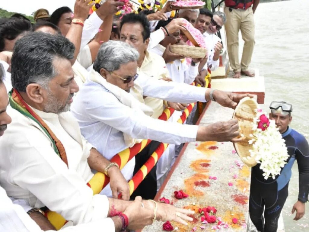 KRS ಡ್ಯಾಂಗೆ ಬಾಗಿನ ಅರ್ಪಿಸಿದ ಸಿಎಂ ಸಿದ್ದರಾಮಯ್ಯ, ಡಿಸಿಎಂ ಡಿ.ಕೆ ಶಿವಕುಮಾರ
