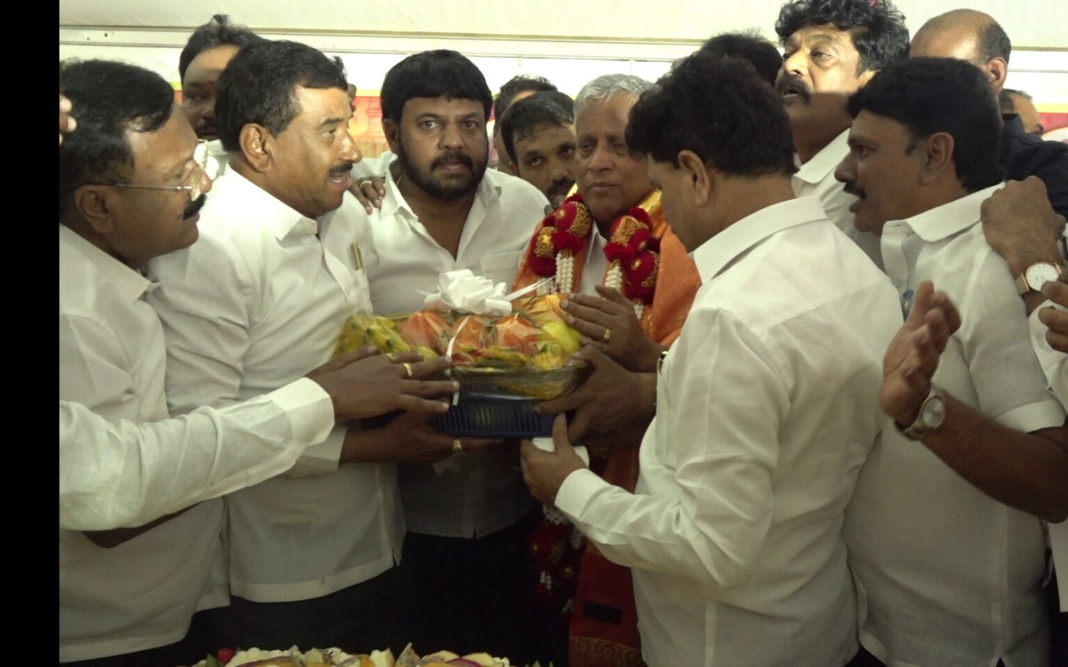 ವಿ.ಸೋಮಣ್ಣರಿಗೆ ಹುಟ್ಟುಹಬ್ಬದ ಸಂಭ್ರಮ : ಅಭಿಮಾನಿಗಳ ಜನಸಾಗರ!