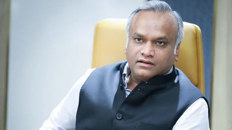 ರವಿಕುಮಾರ್ ಸದನದಲ್ಲಿ ಅಲ್ಲ, ನಿಮ್ಮಾನ್ಸ್ನಲ್ಲಿ ಇರಬೇಕು: ಪ್ರಿಯಾಂಕ್ ಖರ್ಗೆ